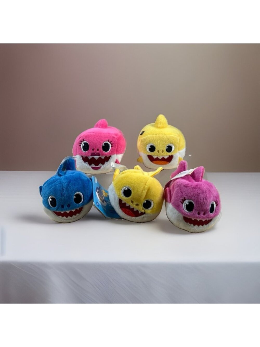 LOT 5 Baby Shark Mini Family 2 Musical Pink & Yellow need battery 3 Bean Toys